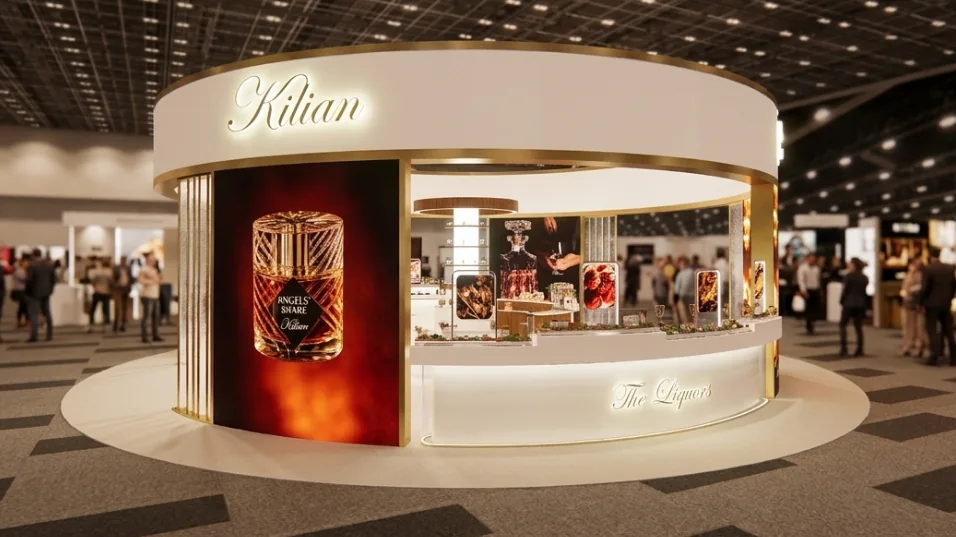 Stand de perfumes en piso de exposición